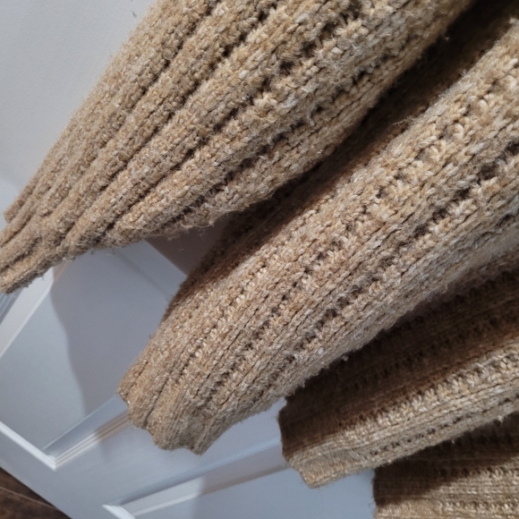 American Eagle Knit - Picture 5 of 7